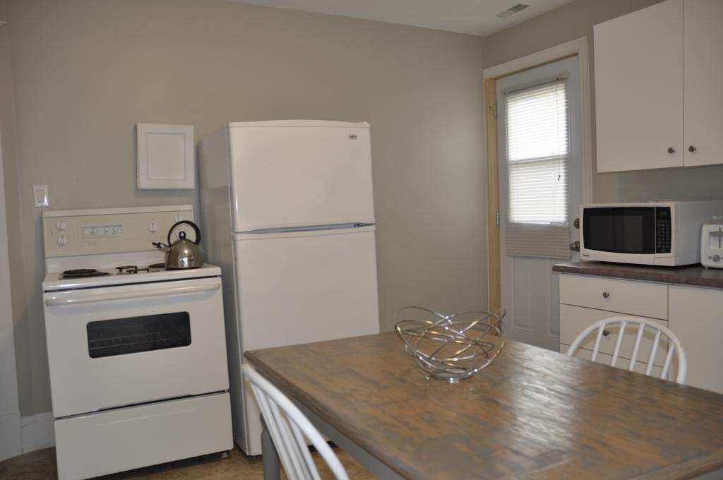 Moncton Suites - Apartments Across Georges Dumont Dış mekan fotoğraf