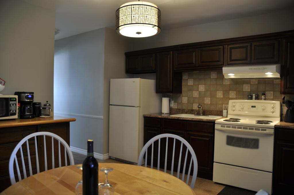 Moncton Suites - Apartments Across Georges Dumont Dış mekan fotoğraf