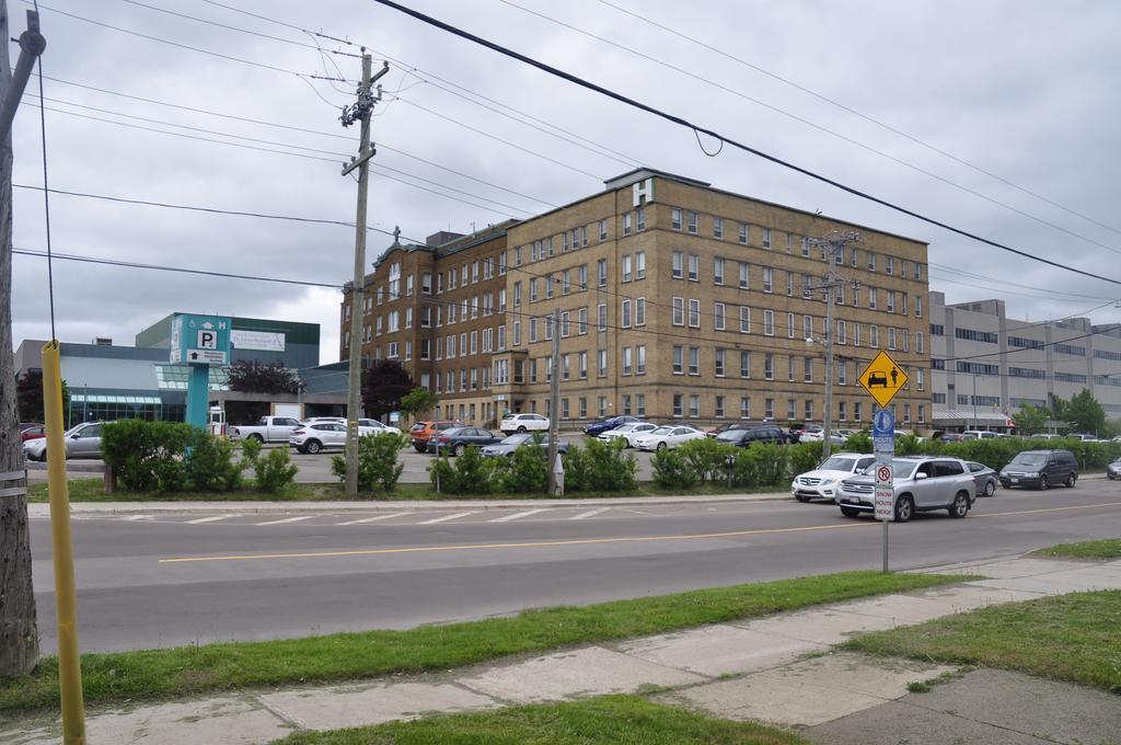 Moncton Suites - Apartments Across Georges Dumont Dış mekan fotoğraf