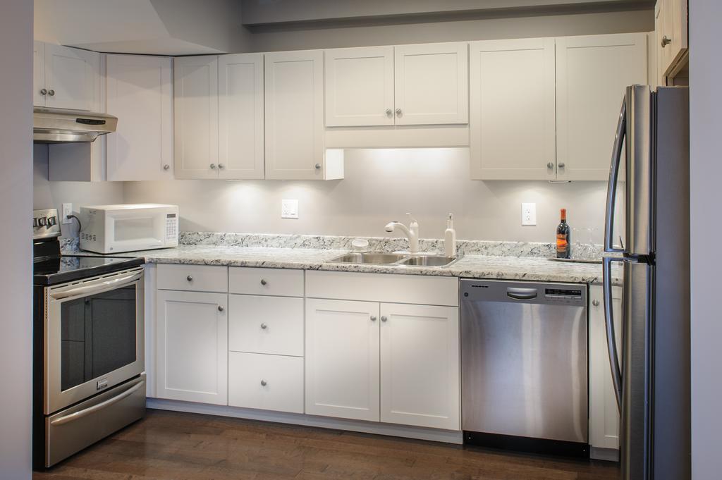 Moncton Suites - Apartments Across Georges Dumont Dış mekan fotoğraf