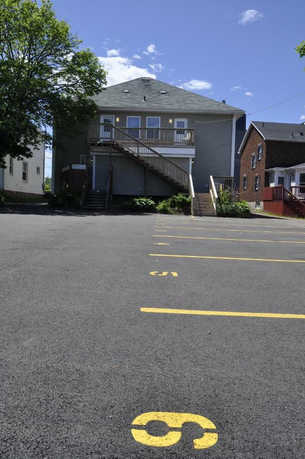 Moncton Suites - Apartments Across Georges Dumont Dış mekan fotoğraf